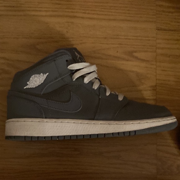 Air Jordan 1 Retro Mid 'Cool Grey' | Only worn twice - Picture 4 of 6